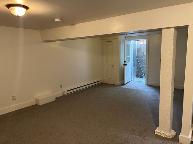 Living - 3036 Harriet Ave Unit B