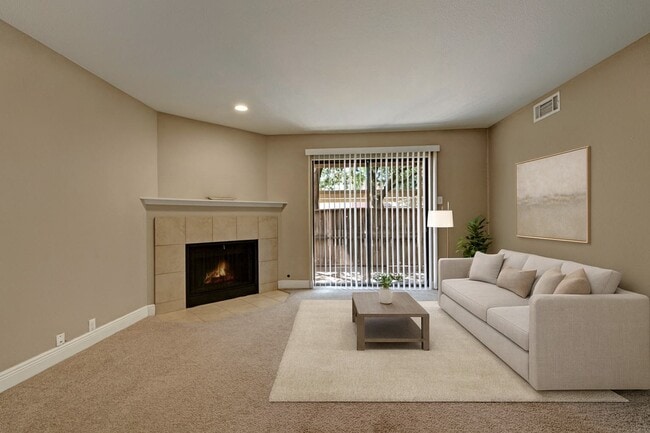 Building Photo - Las Colinas