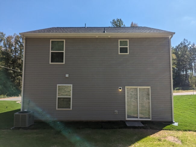 Photo - Room in House on Trailblazer St