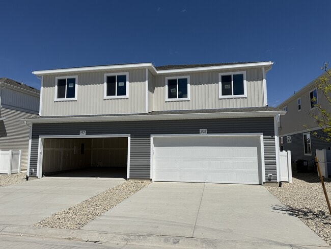 Photo - 203 E Arcade Dr