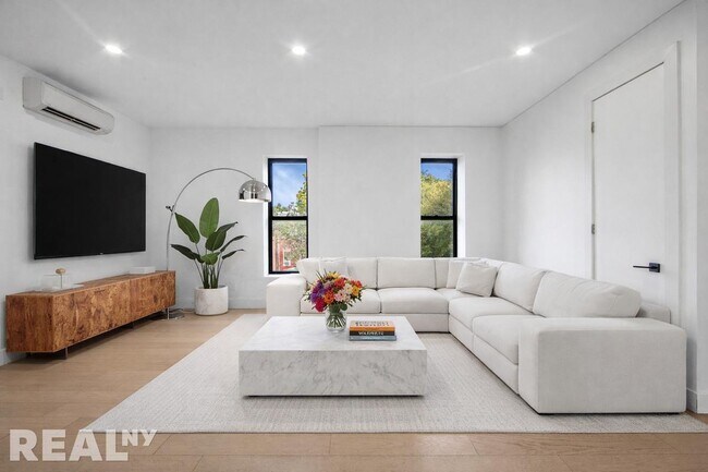 Building Photo - 411 11th St