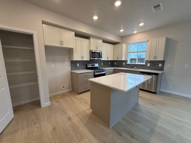 Photo - Brand New Stunning 5 Bed/3 Bath Home - Steven's Ranch