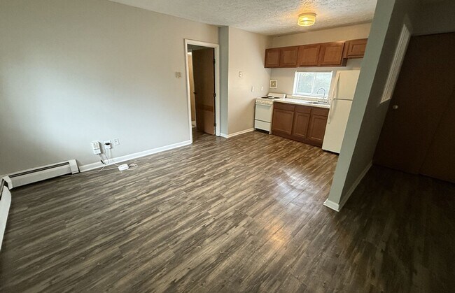 Building Photo - 3033 Clifton Ave Unit 3033-10