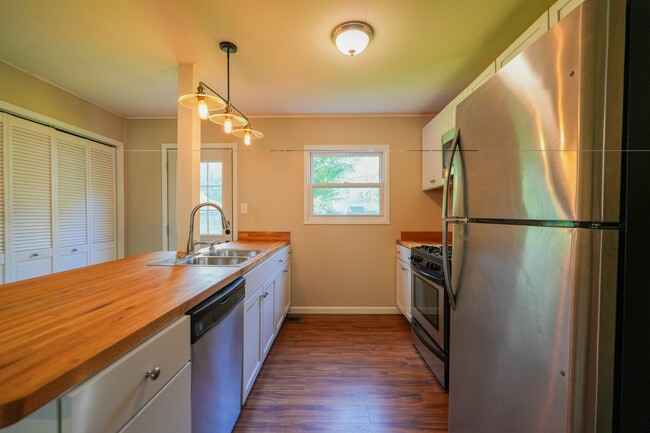 Photo - 1814 Meadow Dr