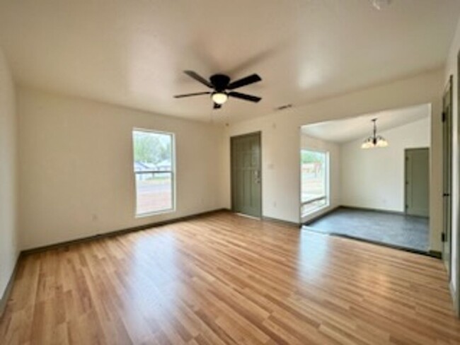 Beautiful remodeled 2 bedroom 1 bath - Beautiful remodeled 2 bedroom 1 bath Casa