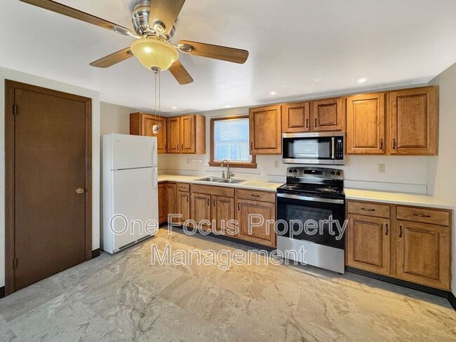 Building Photo - 1310 Almond St Unit #2 Rental
