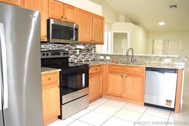 Photo - 425 Perry Ave