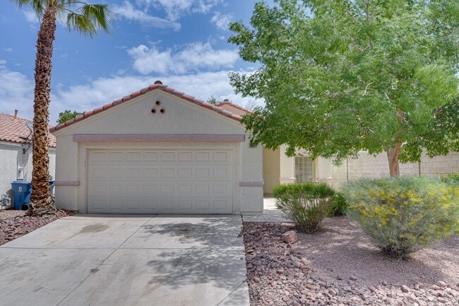 Building Photo - ** COMING SOON ** Silverado Ranch Single-Story Gem with Open Floor Plan, Laminate Flooring & Spac...