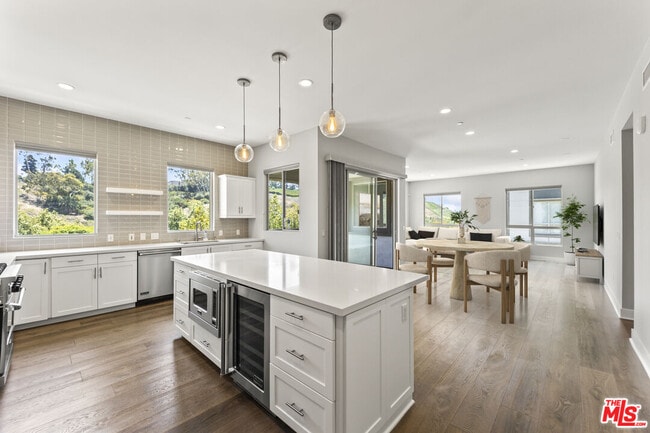 Building Photo - 12705 Bluff Creek Dr Unit 3