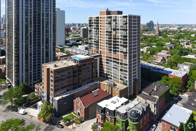 Building Photo - 1749 N Wells St Unit 402 Rental