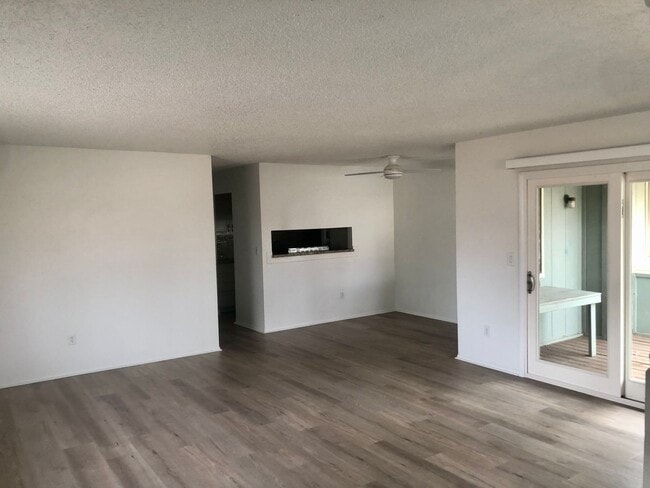 Building Photo - Renovated 3 Bed 2 Bath for Rent on Quiet &...