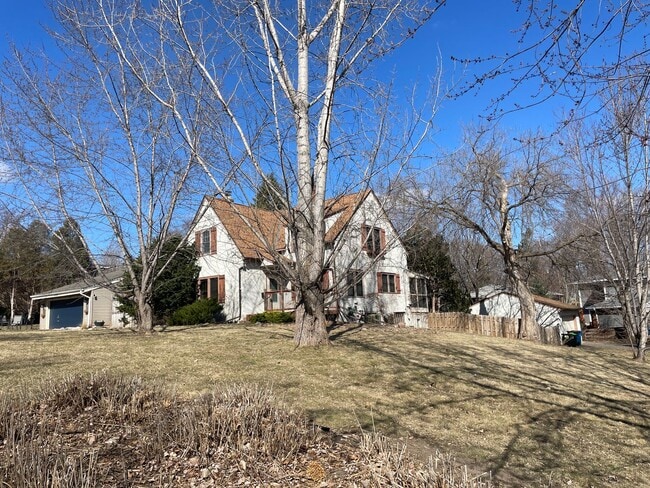 Photo - Timeless Spacious 3br + Den/2ba Edina Home w/Hardwood Floors, Large Yard, 2 Car Garage