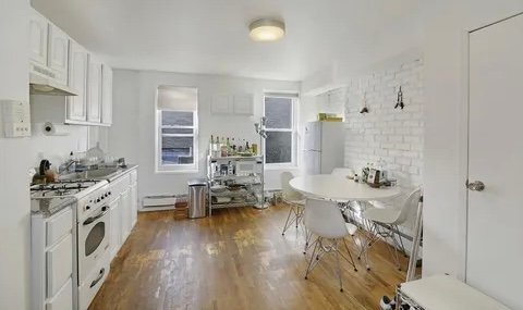 Building Photo - 122 2nd St Unit 3