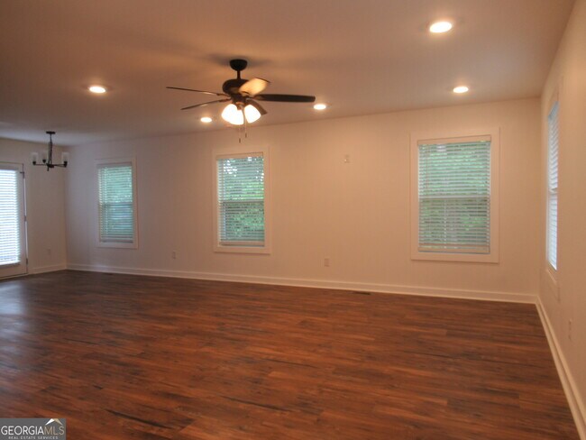 Photo - 765 Old Kerns Rd
