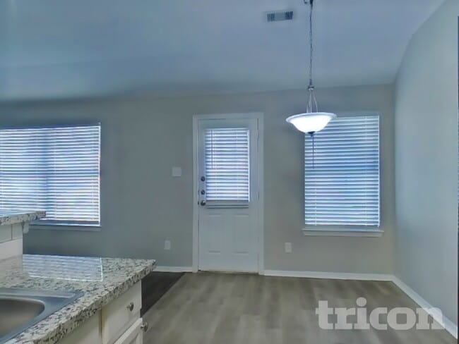 Photo - 2002 Briar Grove Dr