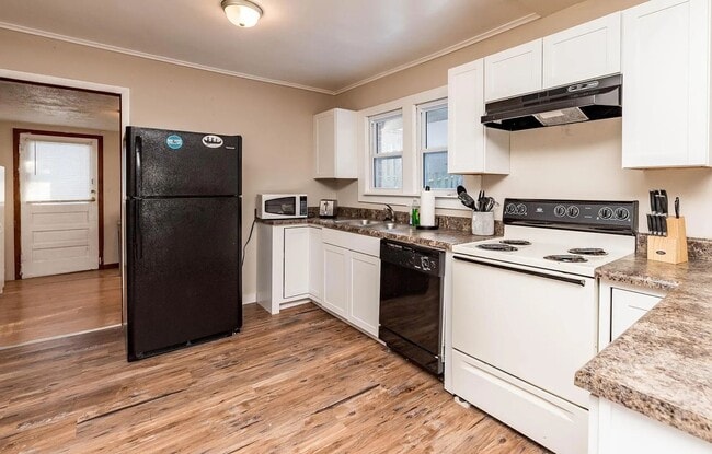 Photo - 3 bedroom, 1 bathroom East Campus House