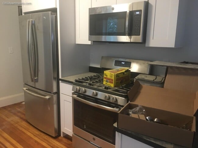 Building Photo - 17 Ashland St Unit 3B