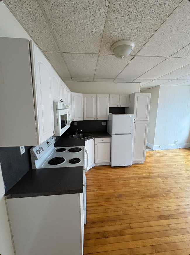 Photo - Gorgeous 2 bed with great location in Allston available NOW!