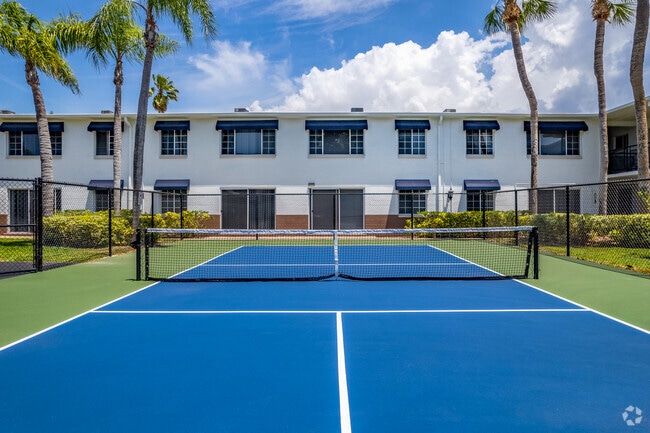 Pickleball Court - Nautica Apartments