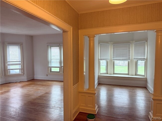 Photo - 5148 Highbridge St