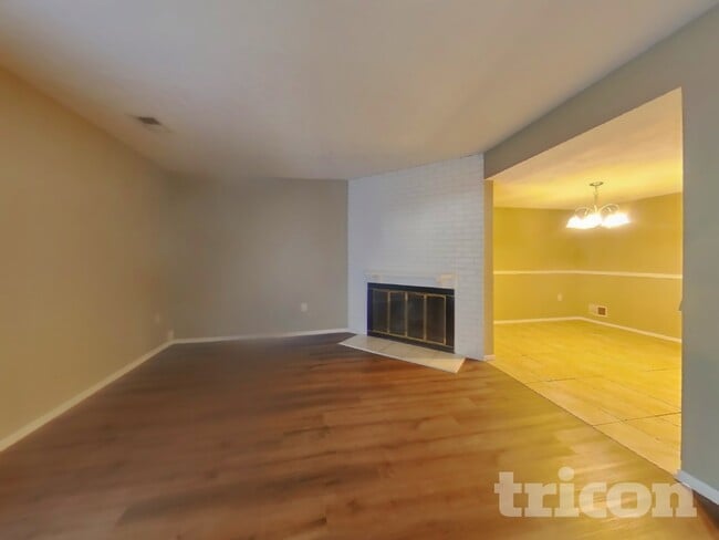 1051 Dorset Dr