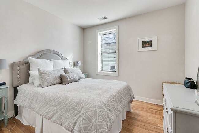 Photo - 2235 W Wilson Ave Unit 2233-1