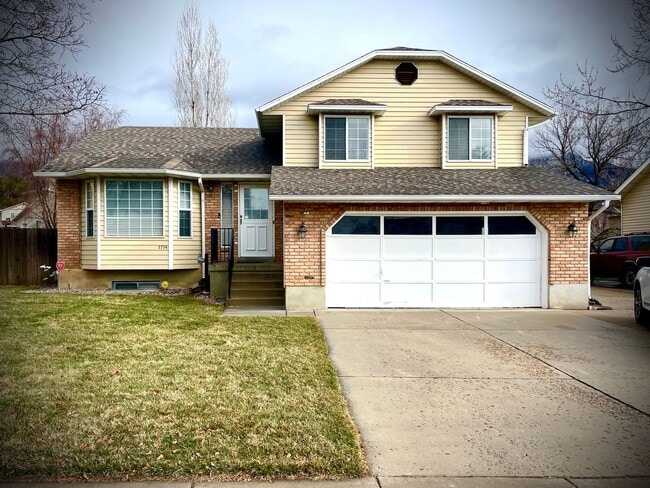 Building Photo - Spacious 4 Bedroom Home in Quiet Neighborhood – Great Location