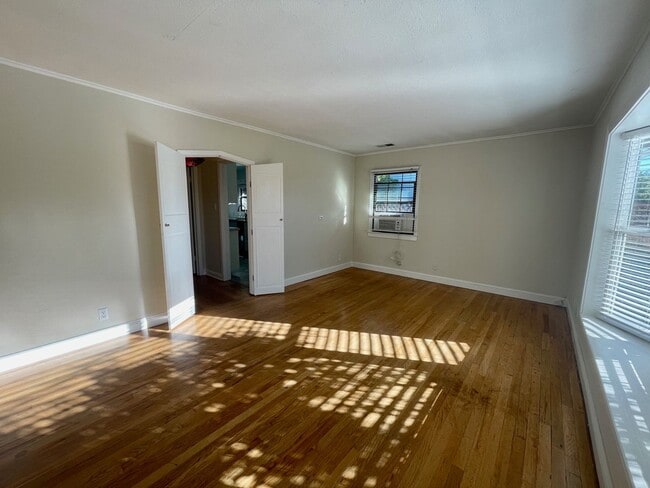 Photo - Cozy 1/1 Santa Clara Gem