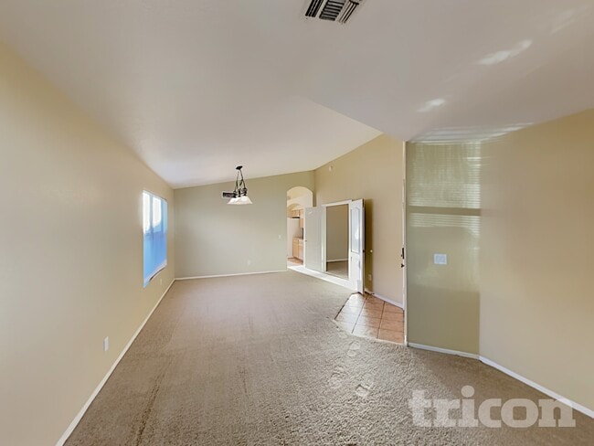 Photo - 3021 S Woodruff