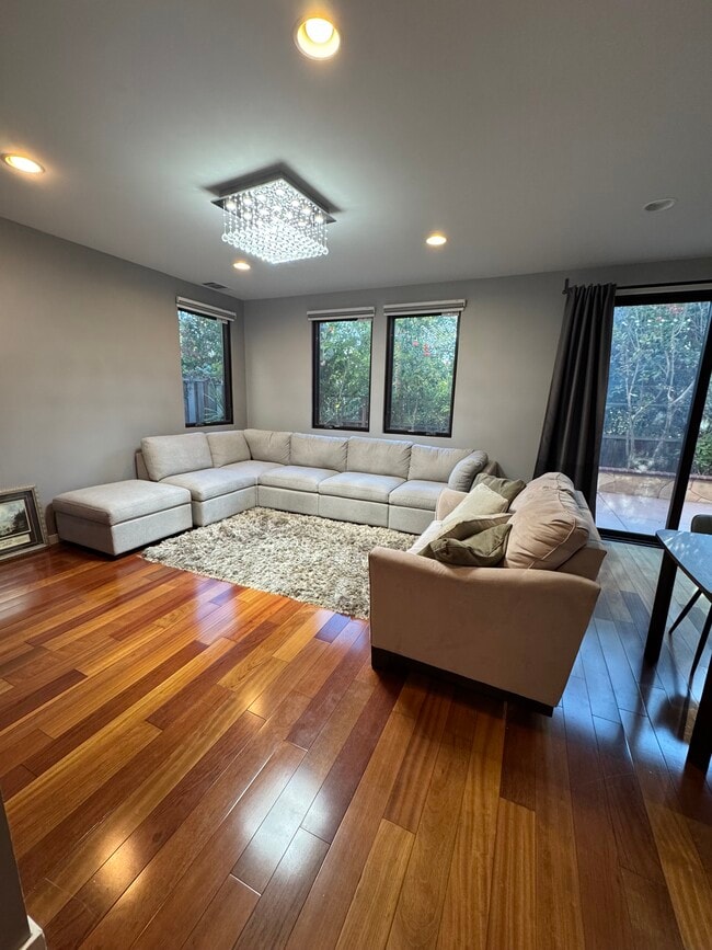 Photo - 3192 Fallen Leaf St