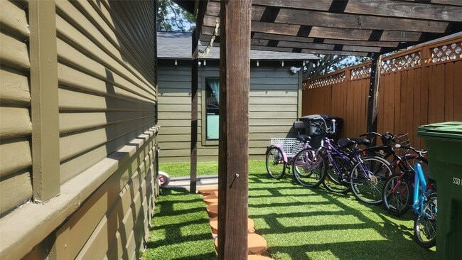 Photo - 606 Vincent St