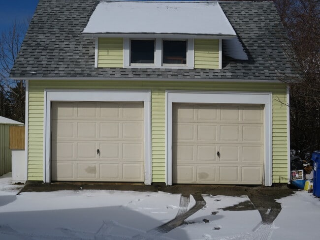 Building Photo - 208 Main St Unit A