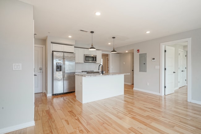 Building Photo - 1710 Cambridge St Unit 6 Rental