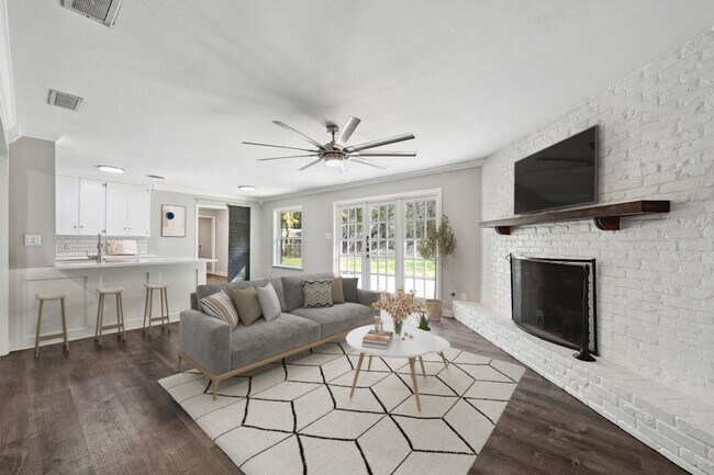 Photo - 5903 Highland Hills Dr