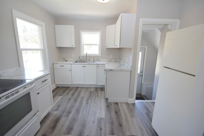 Photo - Close to Downtown Location with Fenced Yard