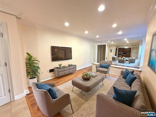 Building Photo - 401 Park Ave Unit 5D Rental