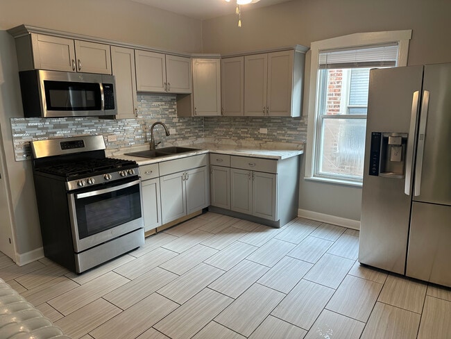 Photo - 2536 N Austin Ave Unidad 2