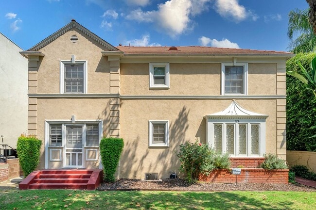 Photo - Lagre unit steps to the triangle! Unit B