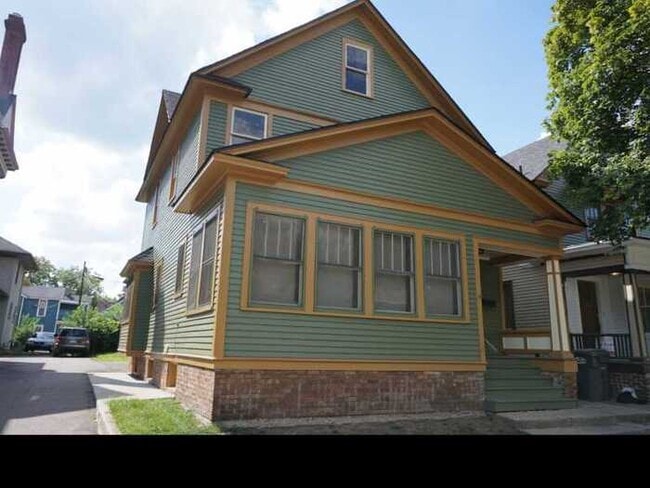 Building Photo - 724 S Burdick St Rental