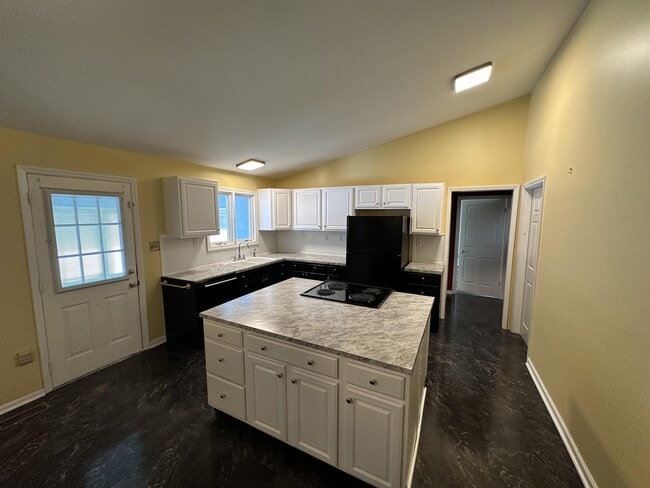 Photo - 405 W Main St