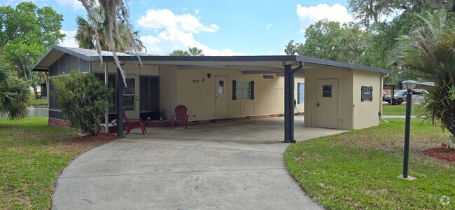 Building Photo - 2 bed 2 baths with carport Rental