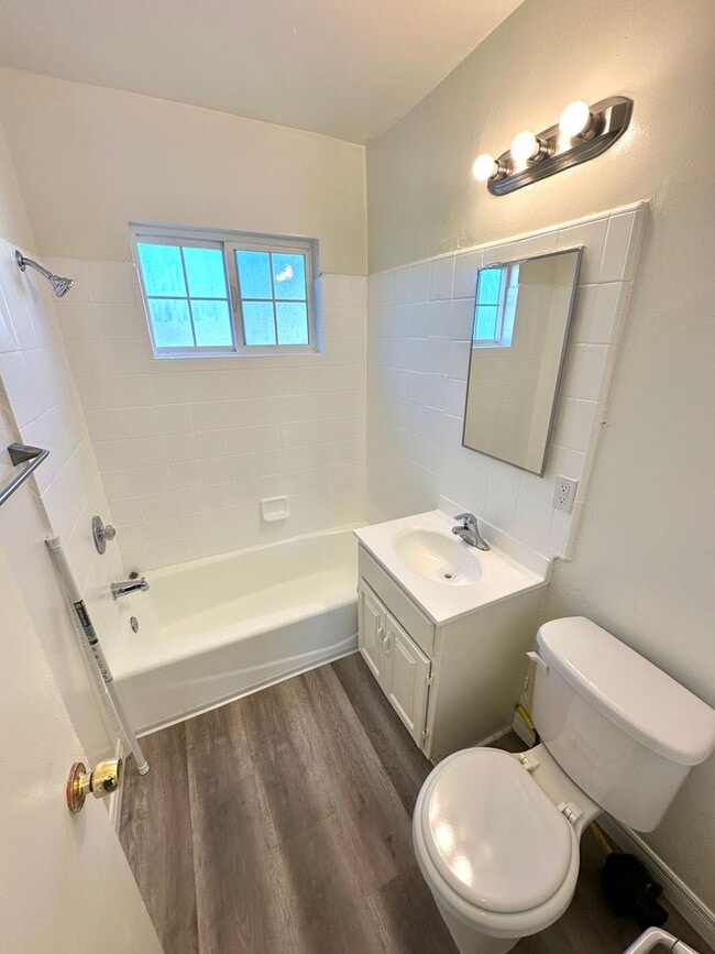 Photo - Cute 1bd/1ba move in ready in NoHo Unit 11481 Victory Blvd