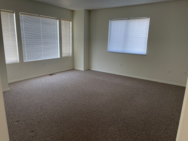 Photo - 2430 NW Granite Ct Unidad A