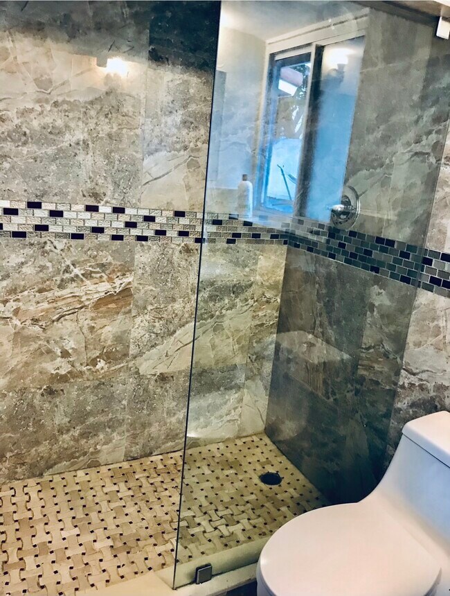 Photo - 3221 NE 7th St Unidad 2