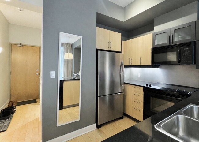 Building Photo - 350 Wellington St W Unit 230