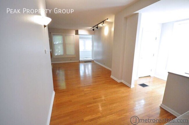 Photo - 1237 Indianola Ave Unidad A