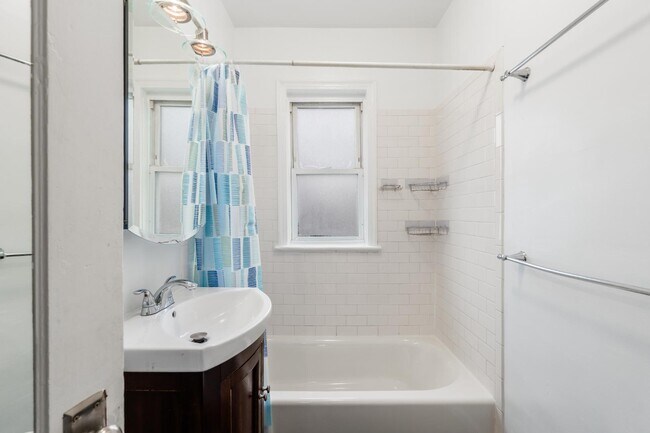 Photo - 1621 F St NE