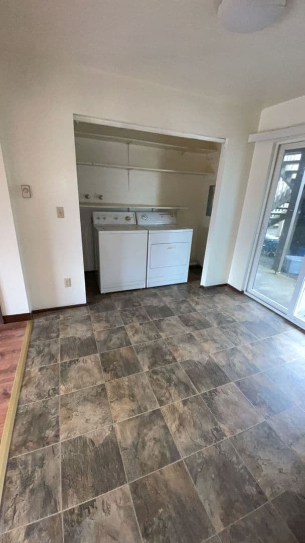 Photo - 402 Arland Ave W Unidad #2