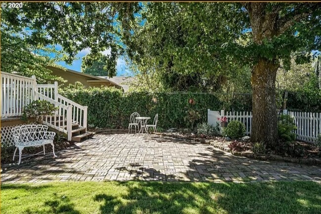 Photo - 1008 Takena St SW