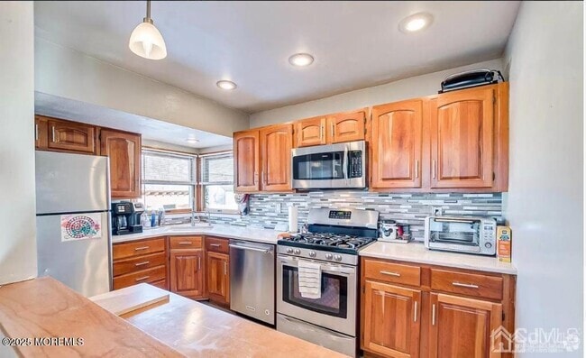 Building Photo - 166 Bedford Ave Rental